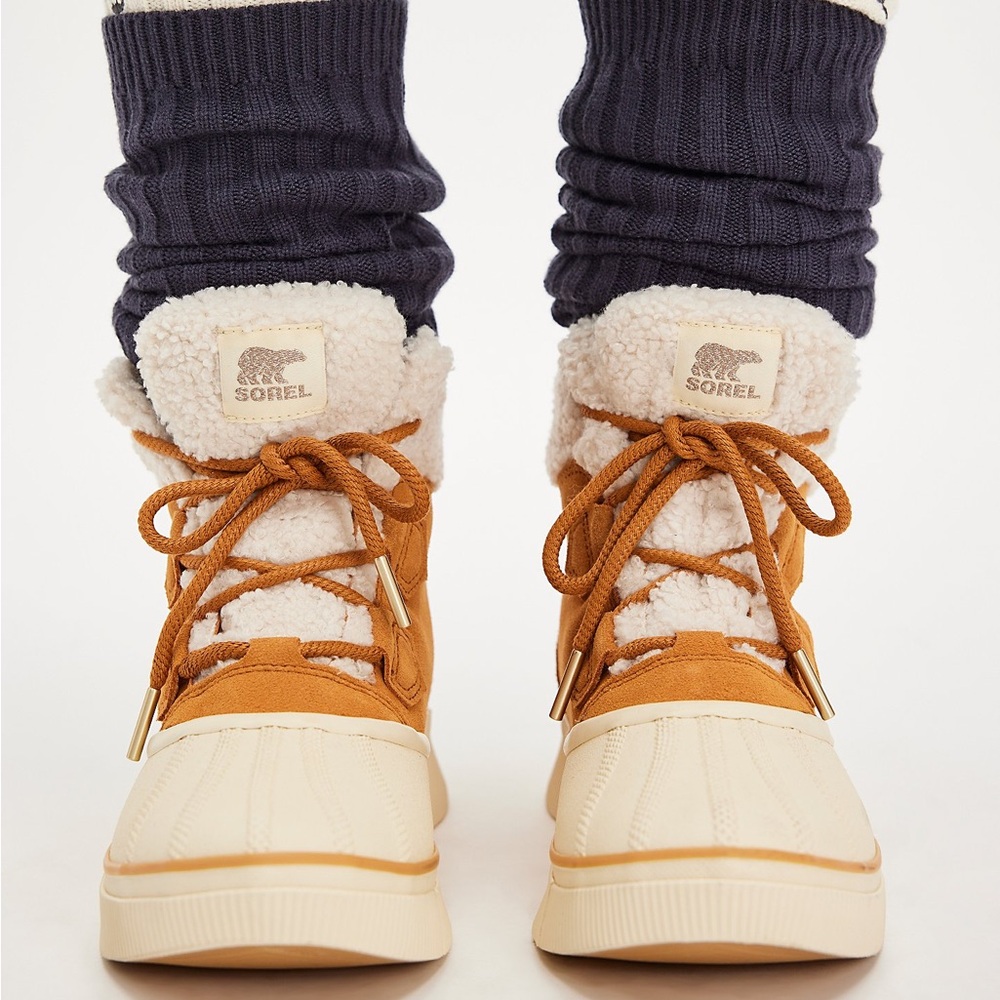 Like New SOREL Out N About IV Chillz Waterproof Boots
